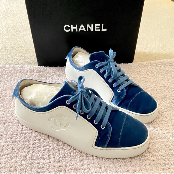 CHANEL Shoes - Auth Chanel Logo Velvet Metiers D’Art 17a Sneaker